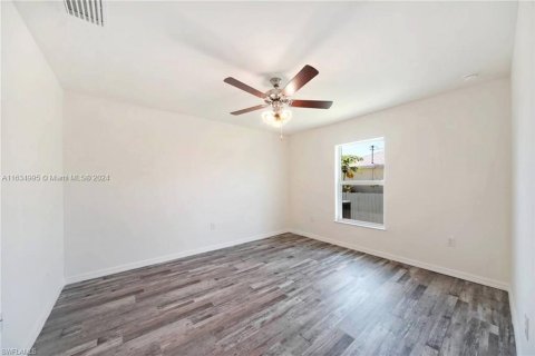 House in Cape Coral, Florida 4 bedrooms № 1304716 - photo 6