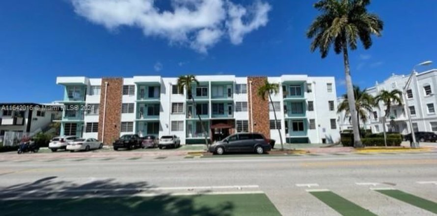 Condominio en Miami Beach, Florida, 1 dormitorio  № 1320826