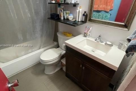 Condo in Miami Beach, Florida, 1 bedroom  № 1320826 - photo 10