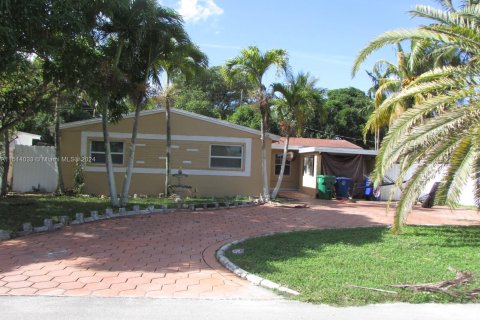 House in Miramar, Florida 4 bedrooms, 139.63 sq.m. № 948617 - photo 2