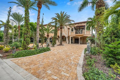 Villa ou maison à vendre à Sunny Isles Beach, Floride: 9 chambres № 674834 - photo 2