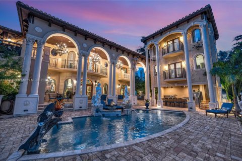 Villa ou maison à vendre à Sunny Isles Beach, Floride: 9 chambres № 674834 - photo 10