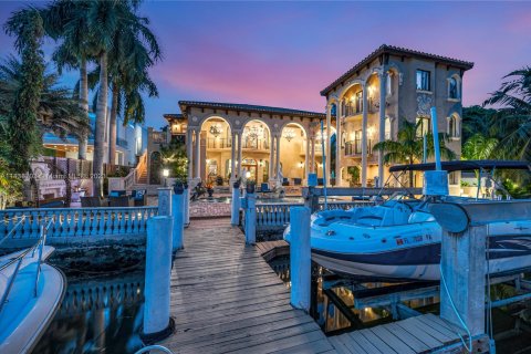 Villa ou maison à vendre à Sunny Isles Beach, Floride: 9 chambres № 674834 - photo 12