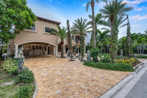 Villa ou maison à vendre à Sunny Isles Beach, Floride: 9 chambres № 674834 - photo 4