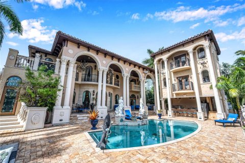 Villa ou maison à vendre à Sunny Isles Beach, Floride: 9 chambres № 674834 - photo 7