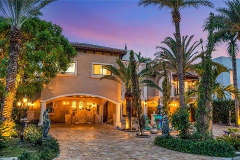 Casa en venta en Sunny Isles Beach, Florida, 9 dormitorios № 674834 - foto 20