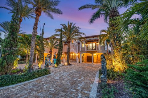 Villa ou maison à vendre à Sunny Isles Beach, Floride: 9 chambres № 674834 - photo 5