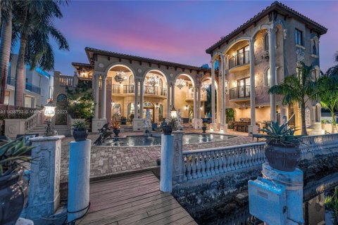 Villa ou maison à vendre à Sunny Isles Beach, Floride: 9 chambres № 674834 - photo 13