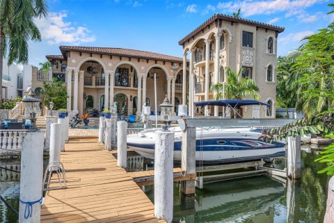 Villa ou maison à vendre à Sunny Isles Beach, Floride: 9 chambres № 674834 - photo 11