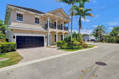 Villa ou maison à vendre à Wilton Manors, Floride: 4 chambres, 313.64 m2 № 1141308 - photo 2