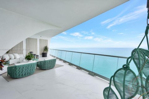 Condominio en venta en Sunny Isles Beach, Florida, 5 dormitorios, 528.52 m2 № 980833 - foto 30