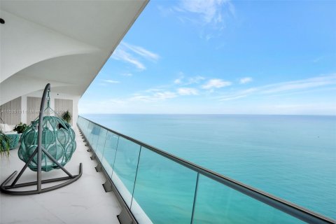 Condominio en venta en Sunny Isles Beach, Florida, 5 dormitorios, 528.52 m2 № 980833 - foto 27
