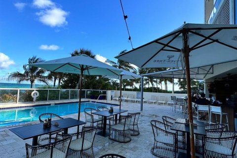 Condominio en venta en Sunny Isles Beach, Florida, 2 dormitorios, 84.36 m2 № 980834 - foto 11