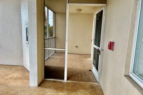 Condo in Tamarac, Florida, 2 bedrooms  № 996232 - photo 15
