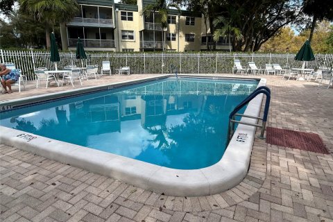 Condominio en venta en Tamarac, Florida, 2 dormitorios, 88.26 m2 № 996233 - foto 2