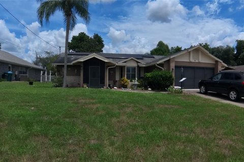 House in Deltona, Florida 2 bedrooms, 117.34 sq.m. № 1300888 - photo 1