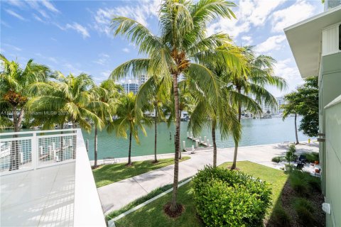 Touwnhouse à vendre à Miami Beach, Floride: 5 chambres, 378.02 m2 № 818523 - photo 24