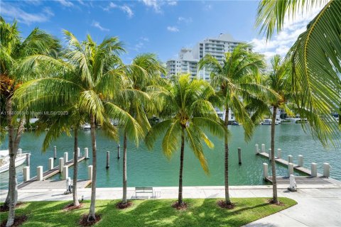 Купить таунхаус в Майами-Бич, Флорида 5 спален, 378.02м2, № 818523 - фото 25