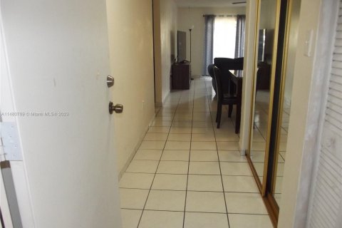 Condominio en venta en Hialeah, Florida, 3 dormitorios, 118.73 m2 № 818481 - foto 5