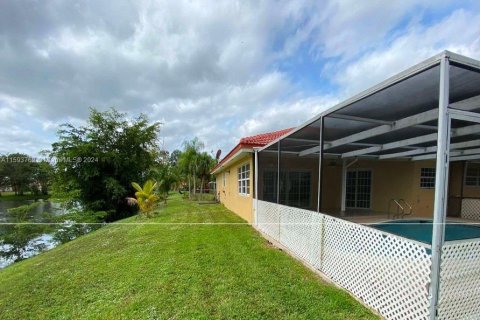 Villa ou maison à vendre à Coral Springs, Floride: 3 chambres, 165.74 m2 № 1187960 - photo 15