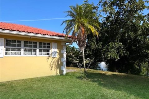 Villa ou maison à vendre à Coral Springs, Floride: 3 chambres, 165.74 m2 № 1187960 - photo 2