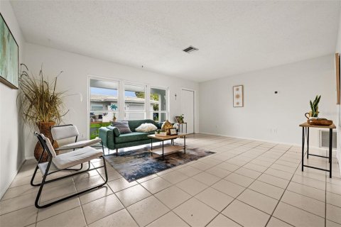 Villa ou maison à vendre à North Port, Floride: 2 chambres, 111.67 m2 № 1276629 - photo 3