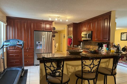Casa en venta en Miramar, Florida, 5 dormitorios, 242.2 m2 № 1100473 - foto 2