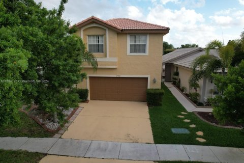 House in Miramar, Florida 5 bedrooms, 242.2 sq.m. № 1100473 - photo 1