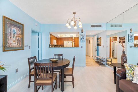 Condo in Sunny Isles Beach, Florida, 2 bedrooms  № 1410508 - photo 5