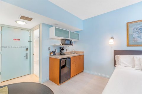 Condo in Sunny Isles Beach, Florida, 2 bedrooms  № 1410508 - photo 18