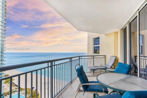 Condo in Sunny Isles Beach, Florida, 2 bedrooms  № 1410508 - photo 13