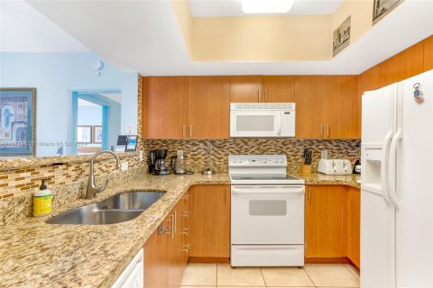 Condo in Sunny Isles Beach, Florida, 2 bedrooms  № 1410508 - photo 6