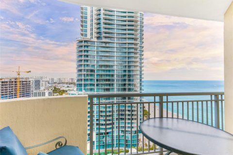 Condo in Sunny Isles Beach, Florida, 2 bedrooms  № 1410508 - photo 21