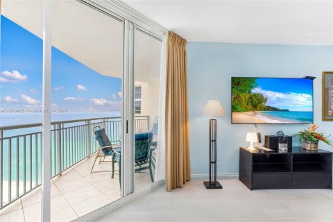 Condo in Sunny Isles Beach, Florida, 2 bedrooms  № 1410508 - photo 1