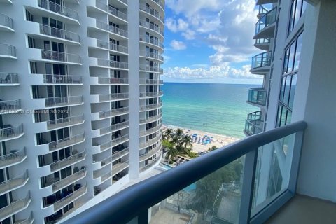 Condo in Sunny Isles Beach, Florida, 1 bedroom  № 1410556 - photo 9