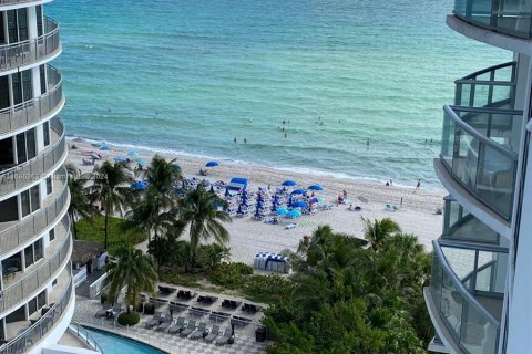 Condo in Sunny Isles Beach, Florida, 1 bedroom  № 1410556 - photo 1