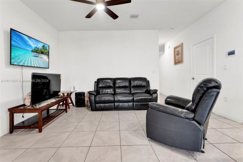 Townhouse in Florida City, Florida 3 bedrooms, 131.74 sq.m. № 1242427 - photo 7