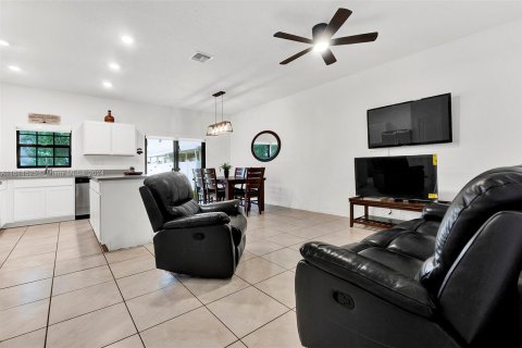 Adosado en venta en Florida City, Florida, 3 dormitorios, 131.74 m2 № 1242427 - foto 6