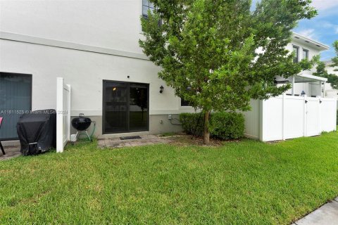 Townhouse in Florida City, Florida 3 bedrooms, 131.74 sq.m. № 1242427 - photo 29