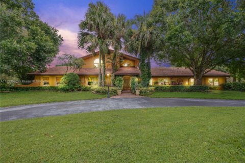 Villa ou maison à vendre à Okeechobee, Floride: 5 chambres, 381.55 m2 № 1272230 - photo 2