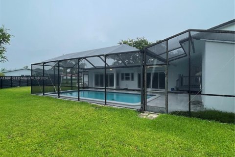 House in Miami, Florida 4 bedrooms, 240.52 sq.m. № 1226267 - photo 11