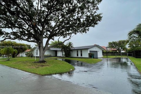 House in Miami, Florida 4 bedrooms, 240.52 sq.m. № 1226267 - photo 4