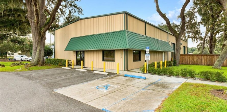 Immobilier commercial à Bushnell, Floride 580.64 m2 № 1364624