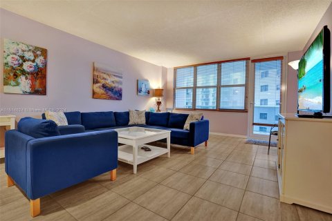 Copropriété à louer à Hollywood, Floride: 1 chambre, 83.8 m2 № 949659 - photo 23