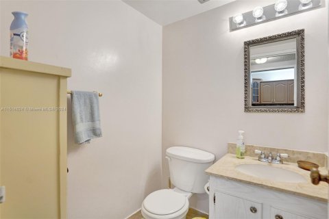 Copropriété à louer à Hollywood, Floride: 1 chambre, 83.8 m2 № 949659 - photo 13