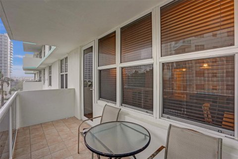 Copropriété à louer à Hollywood, Floride: 1 chambre, 83.8 m2 № 949659 - photo 30