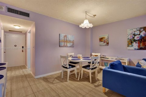 Copropriété à louer à Hollywood, Floride: 1 chambre, 83.8 m2 № 949659 - photo 20