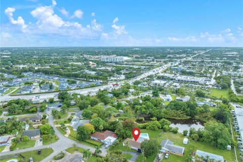 House in Mangonia Park, Florida 5 bedrooms, 171.4 sq.m. № 1333704 - photo 12