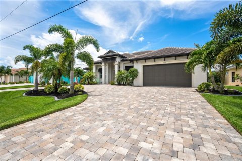 Villa ou maison à louer à Port Charlotte, Floride: 3 chambres, 213.12 m2 № 214702 - photo 1