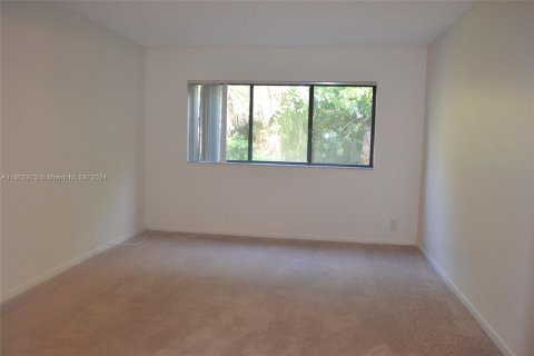 Condo in Lauderhill, Florida, 2 bedrooms  № 1374228 - photo 12